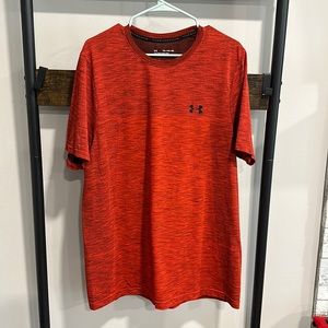 Under Armour Threadborne Men's fitted shirt in red. Size 2XL. In new condition.